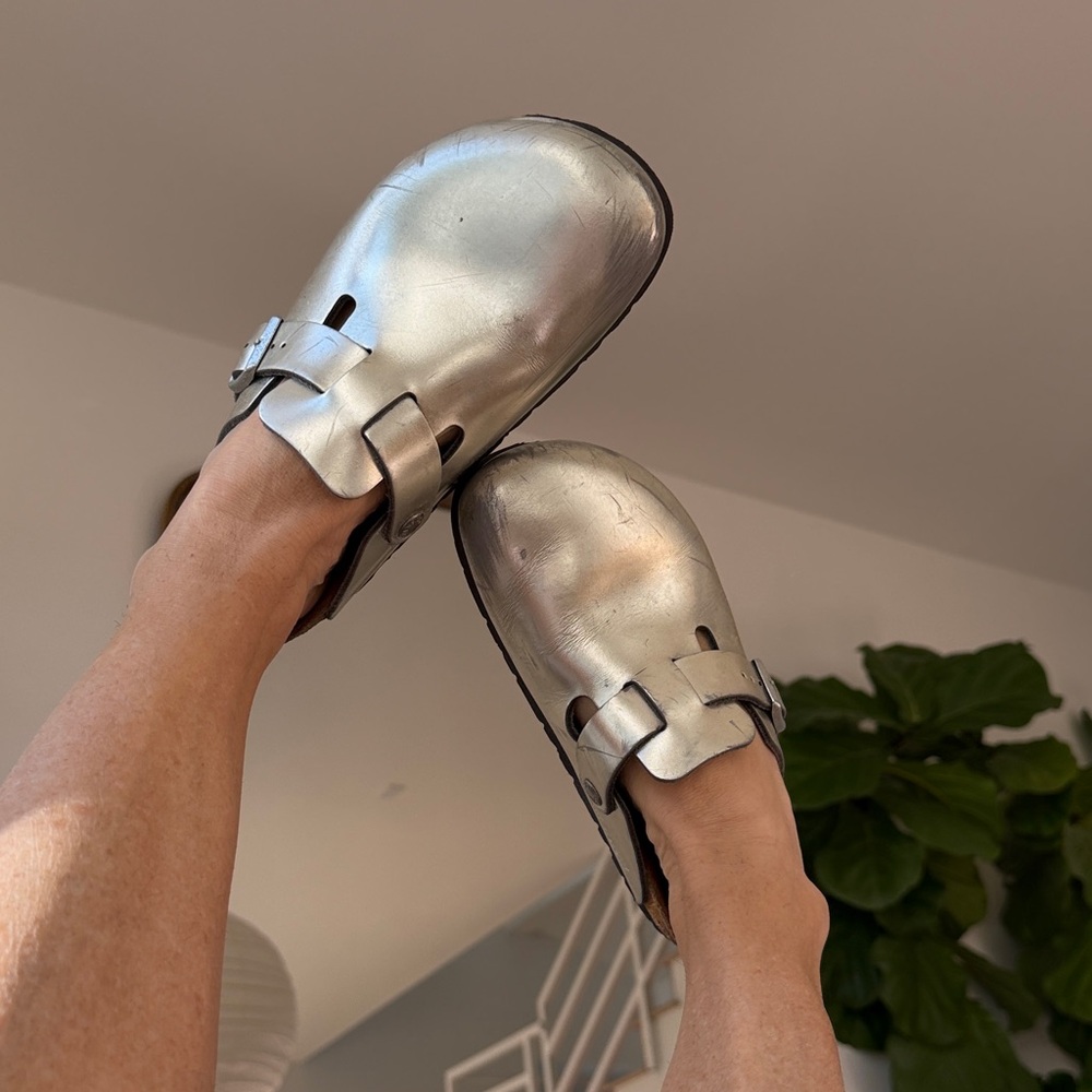 Birkenstock Metallic Silver Clogs - Picture 2 of 12